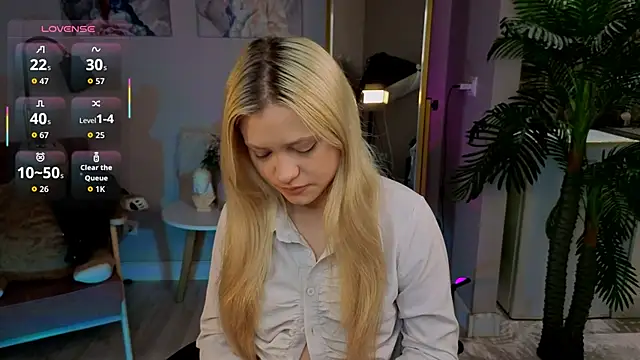 Snapshot of Millie_Vanillies chatting on 19, 10, 2025 Millie Vanillies online show from 19, 10, 2025