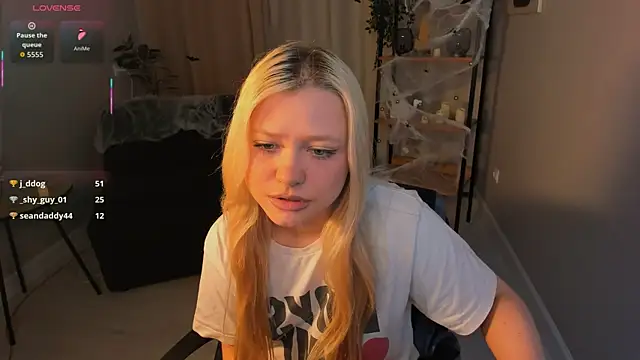 Snapshot of Millie_Vanillies chatting on 22, 10, 2025 Millie Vanillies online show from 22, 10, 2025