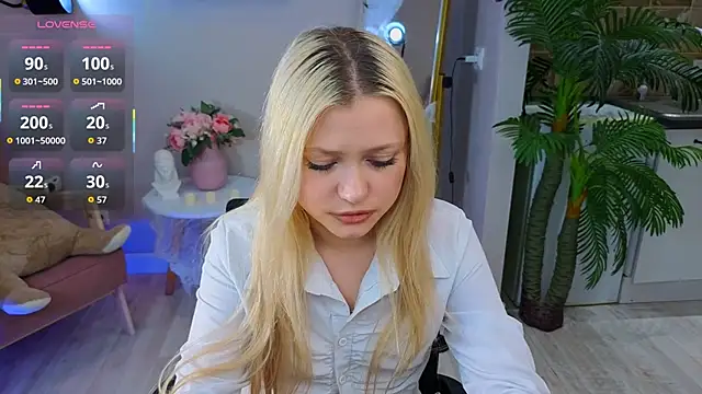 Snapshot of Millie_Vanillies chatting on 24, 10, 2025 Millie Vanillies online show from 24, 10, 2025