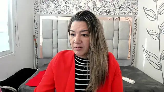 Chanel  Rose   online show from 17, 9, 2025