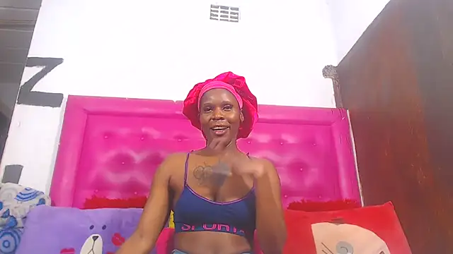 Snapshot of LoloQueen5 chatting on 4, 5, 2026 LoloQueen5 online show from 4, 5, 2026