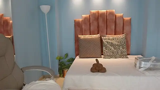 Milaa Star  online show from 18, 4, 2026