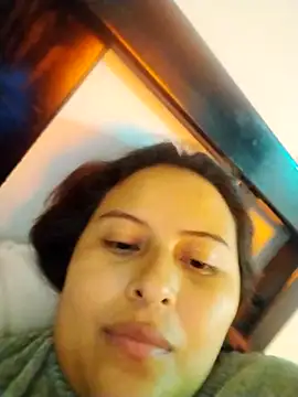 Snapshot of yelezia chatting on 4, 10, 2025 yelezia online show from 4, 10, 2025