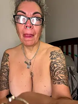 dieseldame1313 online show from 13, 10, 2025