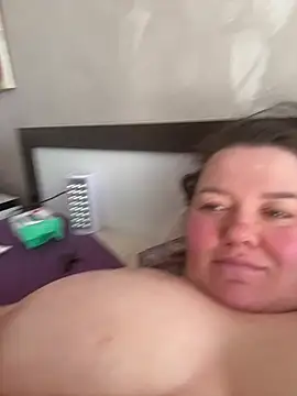 SunnyLeila2101 online show from 5, 3, 2026