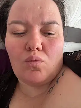 SunnyLeila2101 online show from 2, 4, 2026