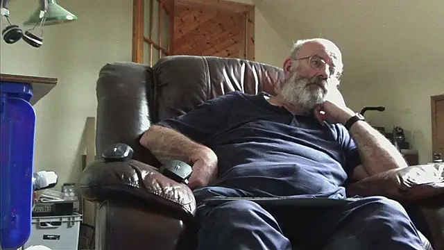 Snapshot of janzer13 chatting on 2, 10, 2025 janzer13 online show from 2, 10, 2025