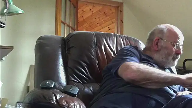 Snapshot of janzer13 chatting on 17, 10, 2025 janzer13 online show from 17, 10, 2025