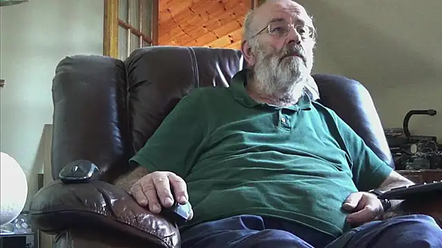 Snapshot of janzer13 chatting on 25, 10, 2025 janzer13 online show from 25, 10, 2025