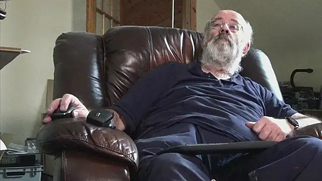 Snapshot of janzer13 chatting on 12, 11, 2025 janzer13 online show from 12, 11, 2025