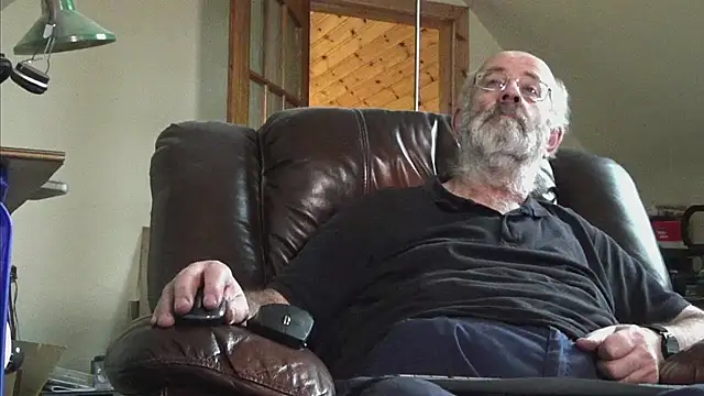 Snapshot of janzer13 chatting on 26, 11, 2025 janzer13 online show from 26, 11, 2025