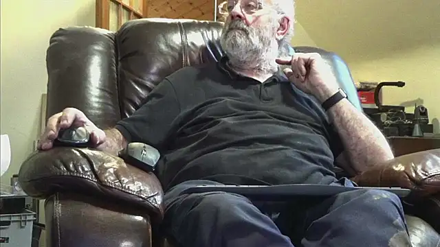 Snapshot of janzer13 chatting on 3, 12, 2025 janzer13 online show from 3, 12, 2025