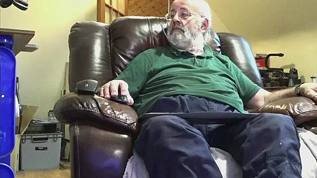 Snapshot of janzer13 chatting on 14, 12, 2025 janzer13 online show from 14, 12, 2025