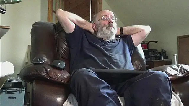 Snapshot of janzer13 chatting on 18, 12, 2025 janzer13 online show from 18, 12, 2025