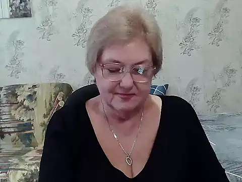 Snapshot of Renata62011 chatting on 17, 11, 2025 Renata62011 online show from 17, 11, 2025