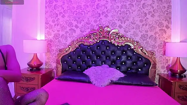 Lola Pierce online show from 16, 9, 2025