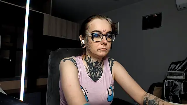 HighelikeGirl online show from 15, 10, 2025