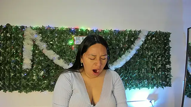 BellaRoux1 online show from 17, 12, 2025