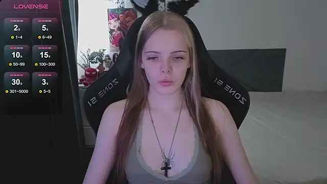 Snapshot of Luna_Navy chatting on 22, 10, 2025 Luna Navy online show from 22, 10, 2025