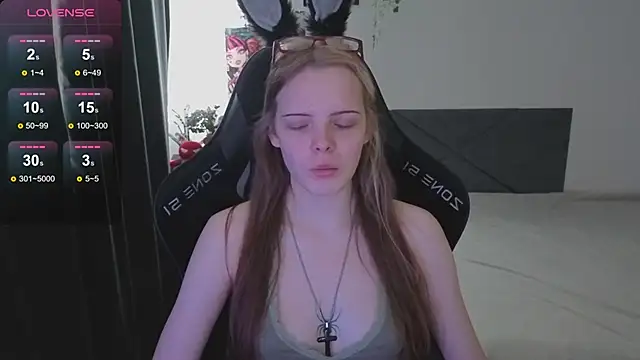 Snapshot of Luna_Navy chatting on 24, 10, 2025 Luna Navy online show from 24, 10, 2025