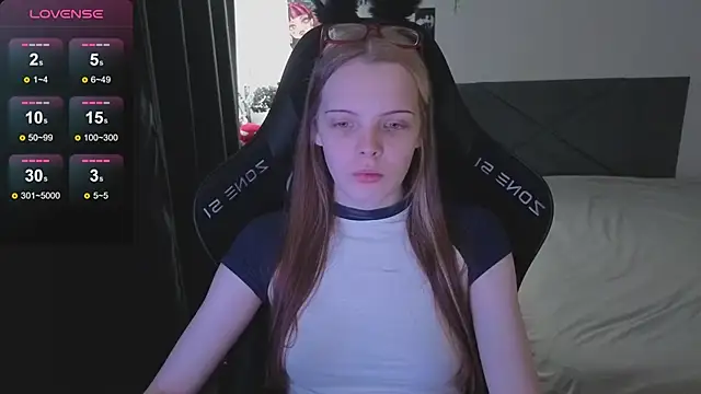 Snapshot of Luna_Navy chatting on 25, 10, 2025 Luna Navy online show from 25, 10, 2025