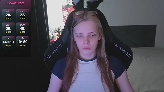 Snapshot of Luna_Navy chatting on 26, 10, 2025 Luna Navy online show from 26, 10, 2025