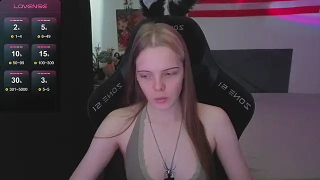 Snapshot of Luna_Navy chatting on 9, 11, 2025 Luna Navy online show from 9, 11, 2025