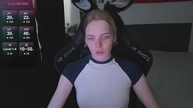 Snapshot of Luna_Navy chatting on 10, 11, 2025 Luna Navy online show from 10, 11, 2025