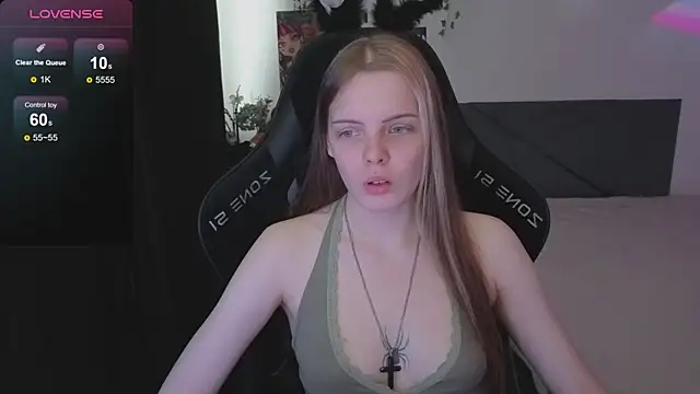 Snapshot of Luna_Navy chatting on 28, 11, 2025 Luna Navy online show from 28, 11, 2025