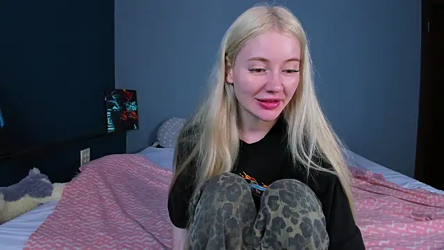 Snapshot of Lillie_Berry chatting on 2, 7, 2026 Lillie Berry online show from 2, 7, 2026