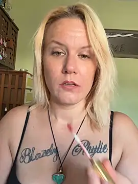 Snapshot of RhondaRump chatting on 23, 9, 2025 RhondaRump online show from 23, 9, 2025