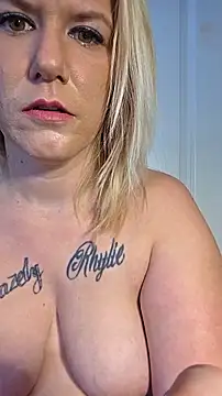 Snapshot of RhondaRump chatting on 16, 10, 2025 RhondaRump online show from 16, 10, 2025