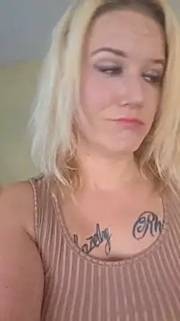 Snapshot of RhondaRump chatting on 12, 11, 2025 RhondaRump online show from 12, 11, 2025