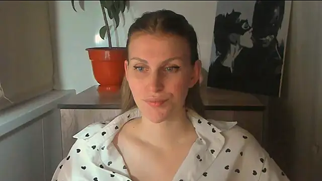 JuliaMuuun online show from 31, 3, 2026