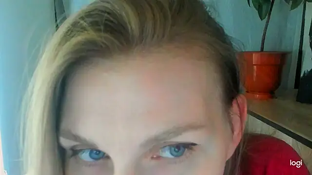 JuliaMuuun online show from 2, 6, 2026