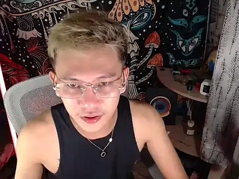 Snapshot of RalfAsian25 chatting on 5, 5, 2026 RalfAsian25 online show from 5, 5, 2026