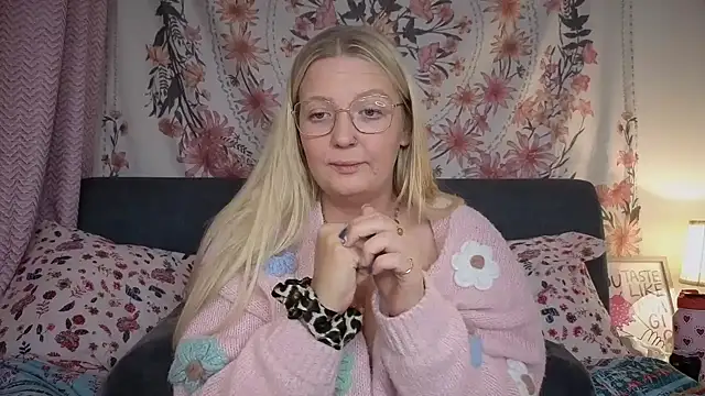 Daisyxoxo  online show from 29, 10, 2025