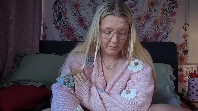 Daisyxoxo  online show from 14, 4, 2026