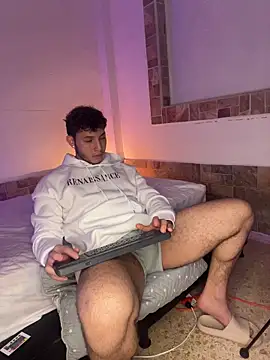 Snapshot of max_valiant1 chatting on 14, 11, 2025 max valiant1 online show from 14, 11, 2025