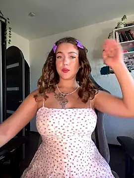 MikssMolly online show from 14, 10, 2025