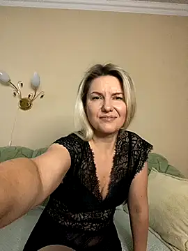 AliceSwan4011 online show from 27, 10, 2025