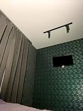 FavoriteKira online show from 11, 11, 2025