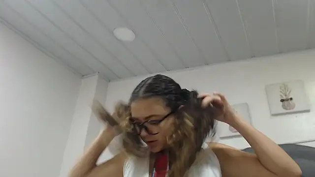 Giia Monroe online show from 31, 10, 2025