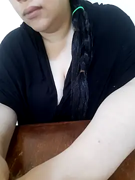 Snapshot of Madam-bezoul- chatting on 11, 9, 2025 Madam-bezoul- online show from 11, 9, 2025