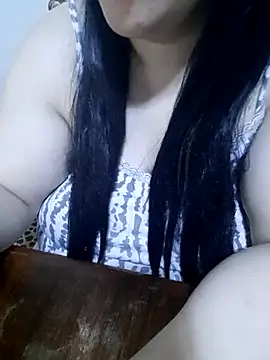 Snapshot of Madam-bezoul- chatting on 17, 11, 2025 Madam-bezoul- online show from 17, 11, 2025