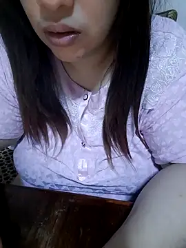 Snapshot of Madam-bezoul- chatting on 24, 11, 2025 Madam-bezoul- online show from 24, 11, 2025