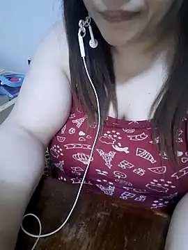 Snapshot of Madam-bezoul- chatting on 1, 12, 2025 Madam-bezoul- online show from 1, 12, 2025