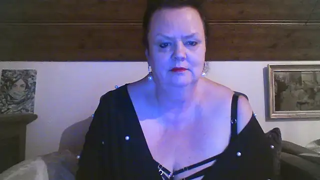 TiffanyMature online show from 18, 4, 2026