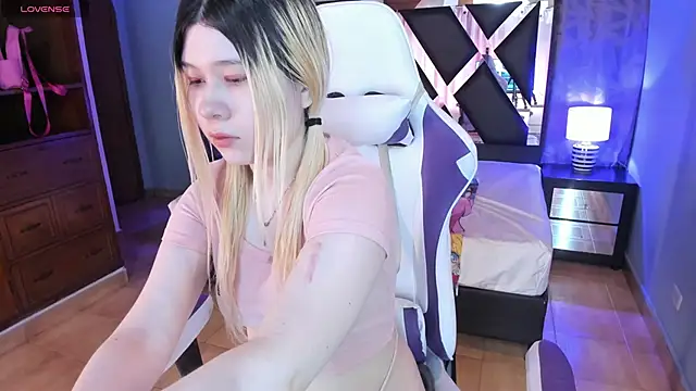 Melody Lolii online show from 10, 10, 2025