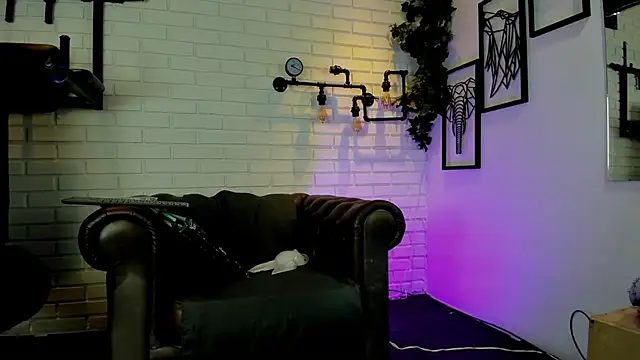 ItaloMoore online show from 10, 9, 2025